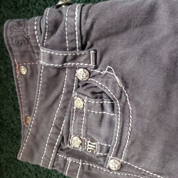 Miss Me Capri Jeans - Picture 5 of 6